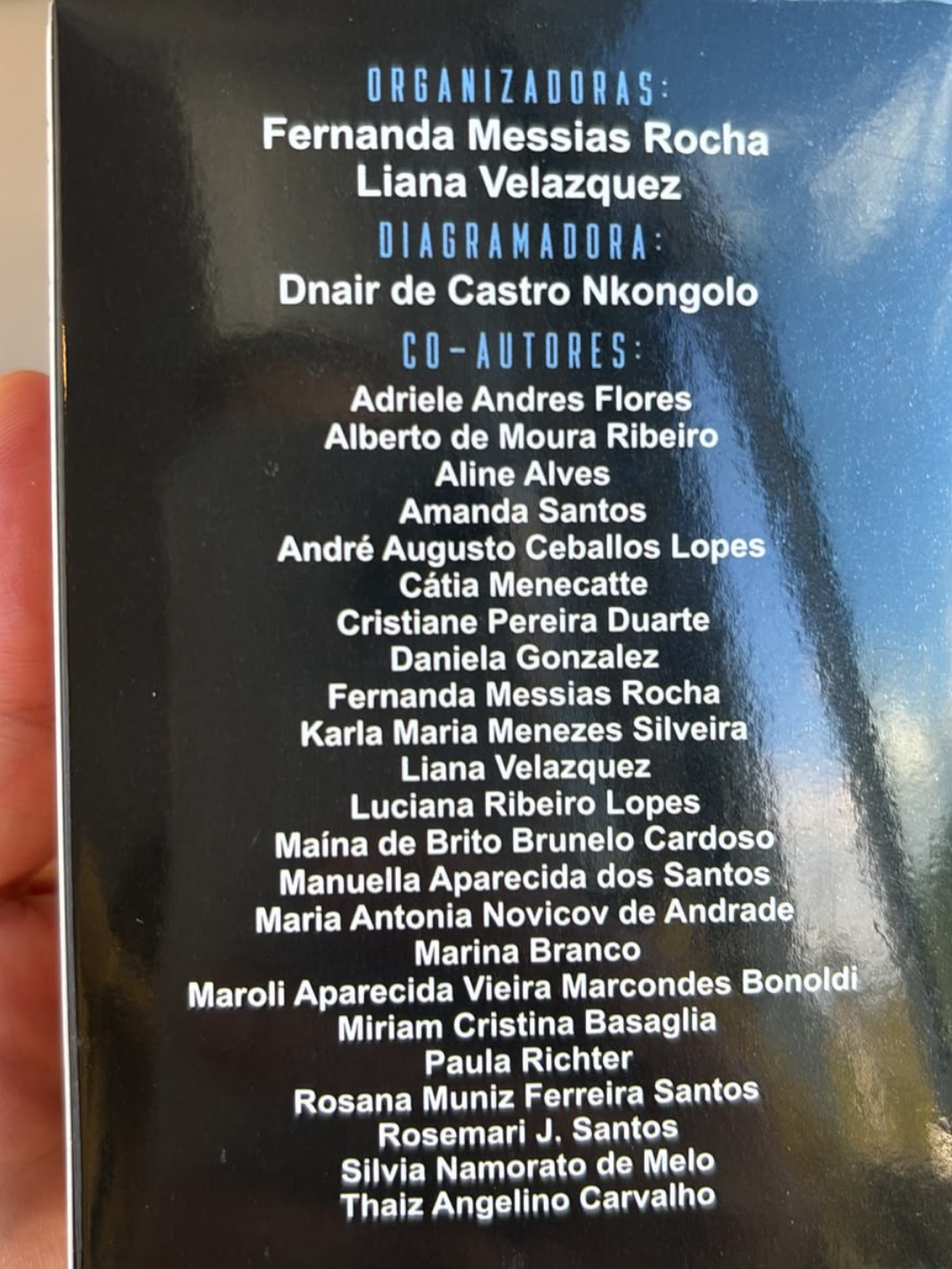 Contracapa do livro Café com Winnicott com organizadoras e co-autores
